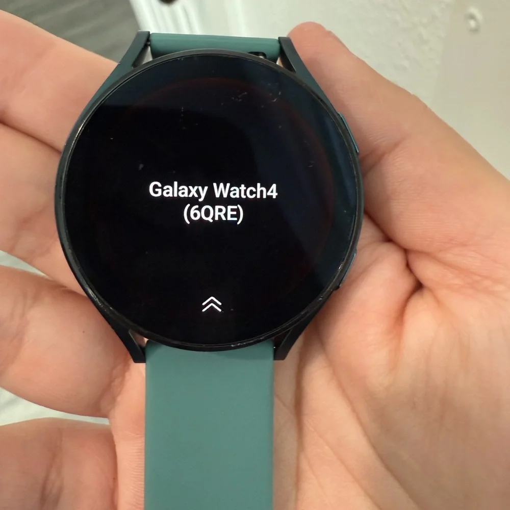 Samsung Galaxy Watch4 44mm LTE— Teal Silicone Band & black 2 Available